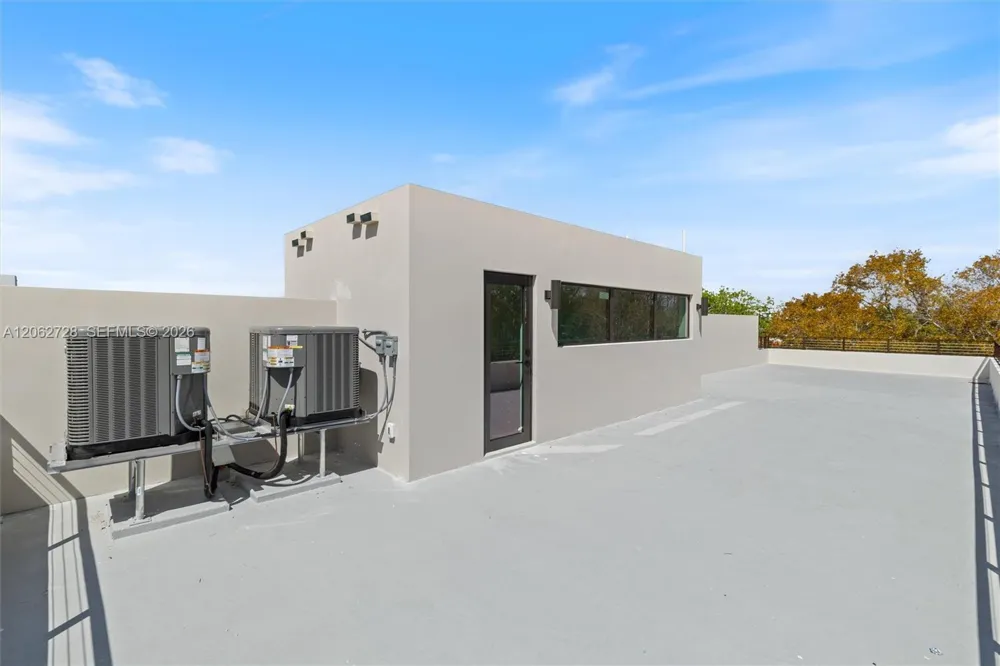 1748 SW 21st Ter #right Miami, FL 33145