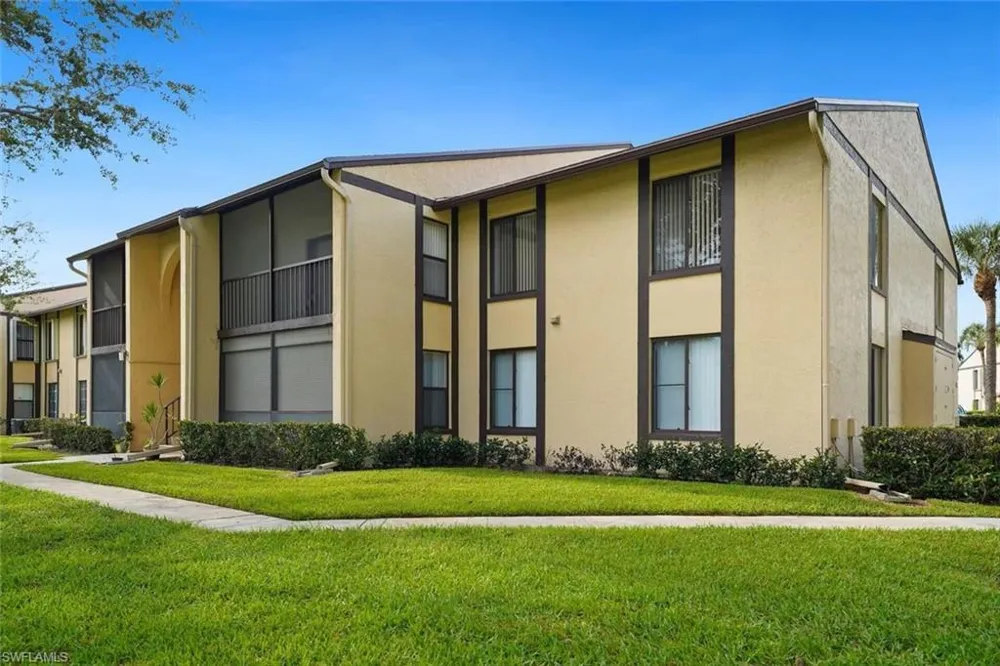 802 Sky Pine Way #E2 Green Acres, FL 33415