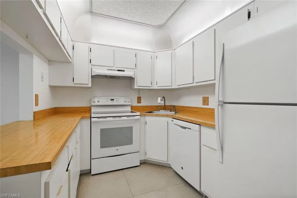 802 Sky Pine Way #E2 Green Acres, FL 33415