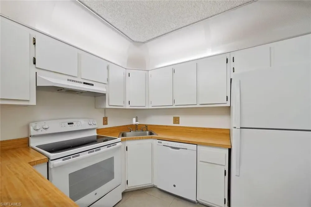 802 Sky Pine Way #E2 Green Acres, FL 33415