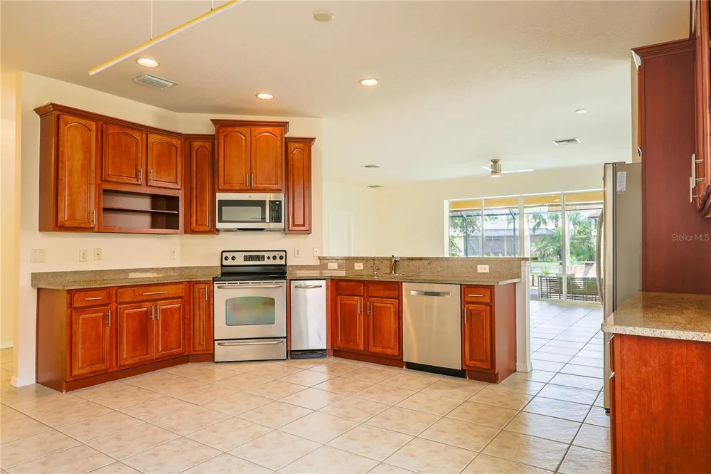 18014 JAVA ISLE DRIVE Tampa, FL 33647
