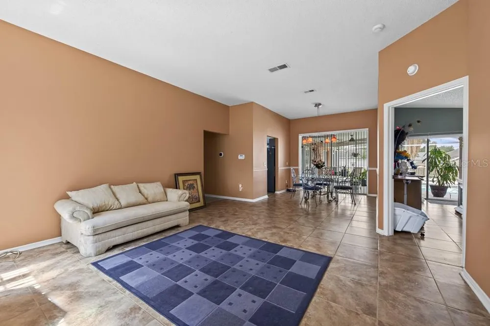 4609 OAK RIVER CIRCLE Valrico, FL 33596