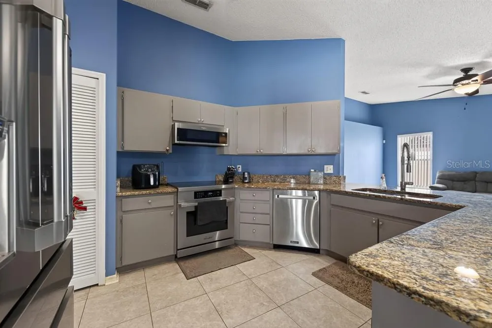 4609 OAK RIVER CIRCLE Valrico, FL 33596
