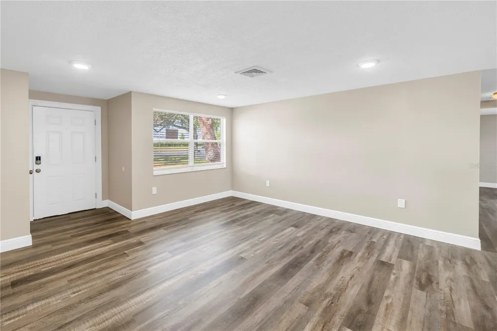 518 62ND AVENUE NE St Petersburg, FL 33702