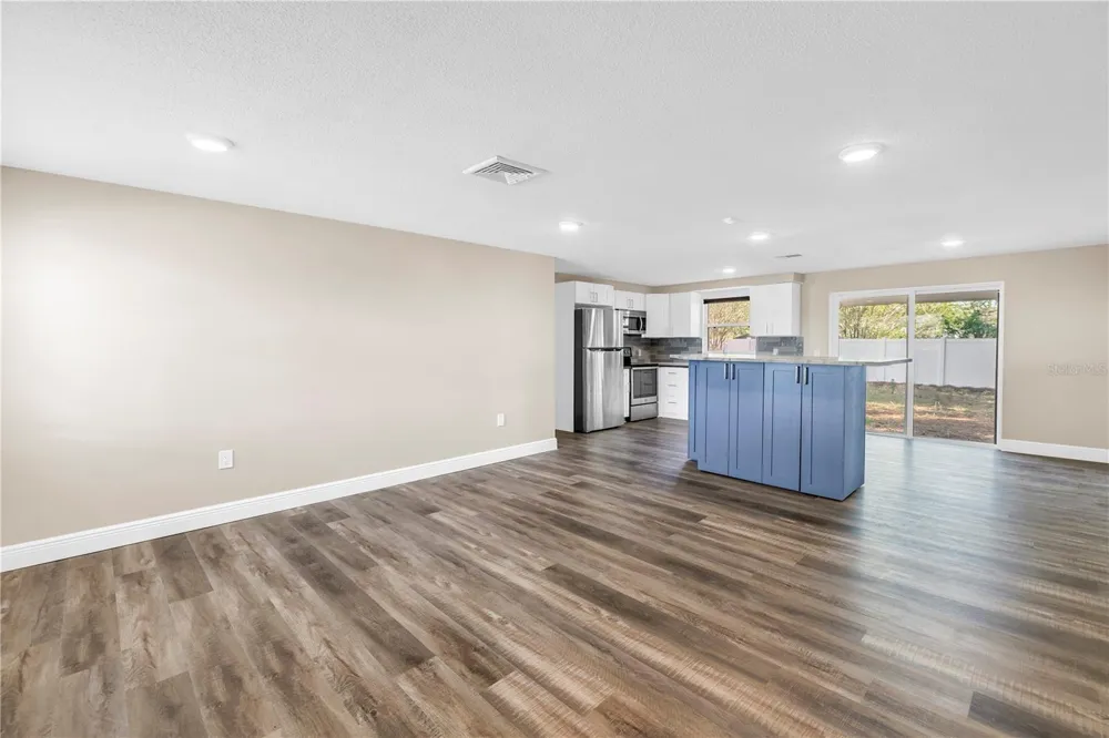 518 62ND AVENUE NE St Petersburg, FL 33702
