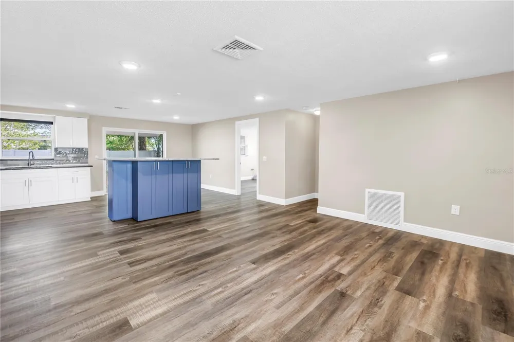 518 62ND AVENUE NE St Petersburg, FL 33702