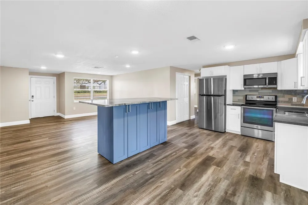 518 62ND AVENUE NE St Petersburg, FL 33702
