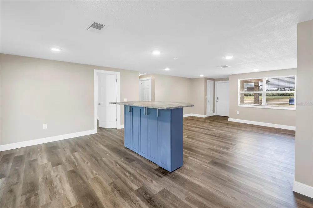 518 62ND AVENUE NE St Petersburg, FL 33702
