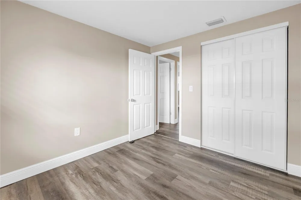 518 62ND AVENUE NE St Petersburg, FL 33702