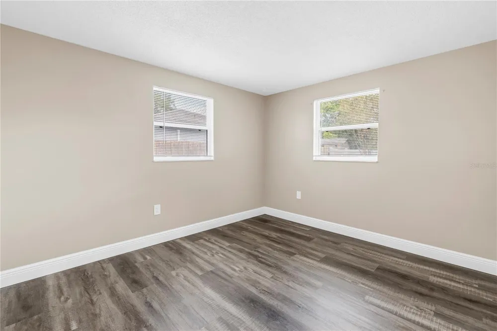 518 62ND AVENUE NE St Petersburg, FL 33702