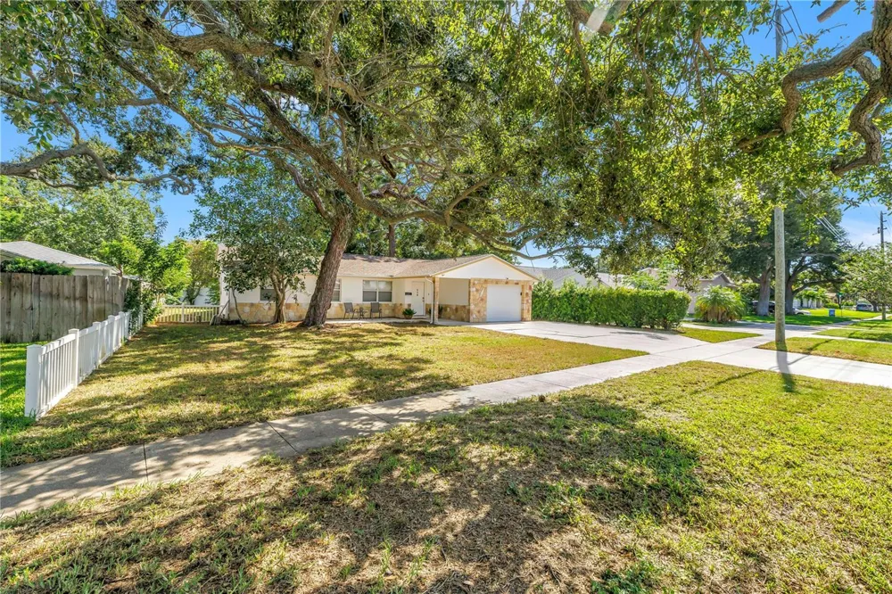 518 62ND AVENUE NE St Petersburg, FL 33702