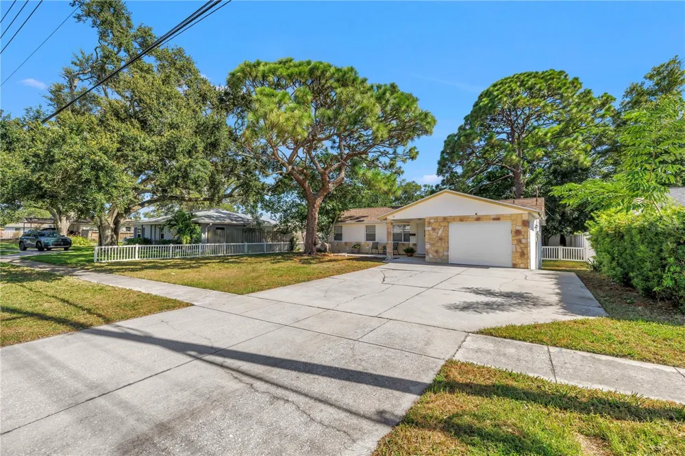 518 62ND AVENUE NE St Petersburg, FL 33702