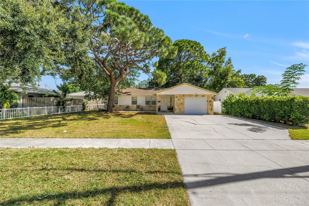 518 62ND AVENUE NE St Petersburg, FL 33702