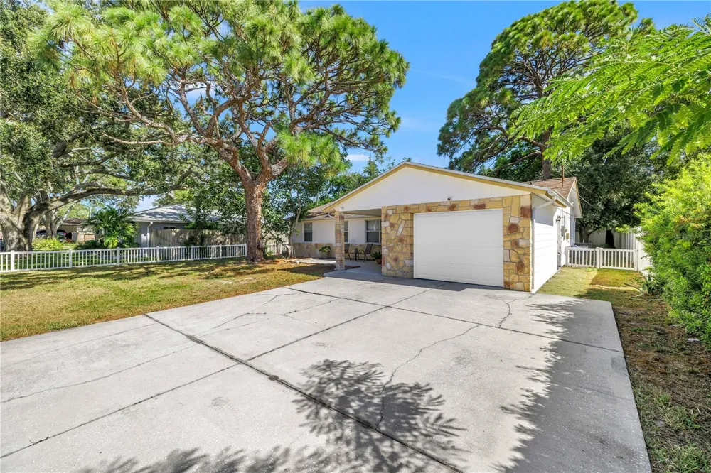 518 62ND AVENUE NE St Petersburg, FL 33702