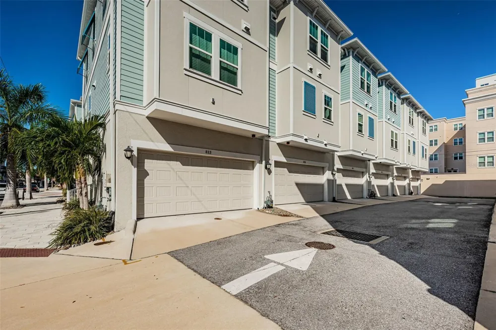 815 BURLINGTON AVENUE St Petersburg, FL 33701