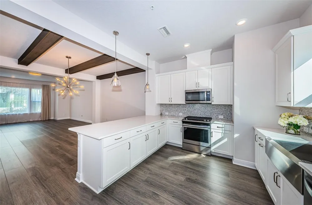 815 BURLINGTON AVENUE St Petersburg, FL 33701