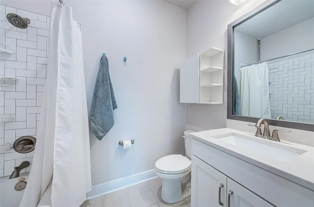 815 BURLINGTON AVENUE St Petersburg, FL 33701