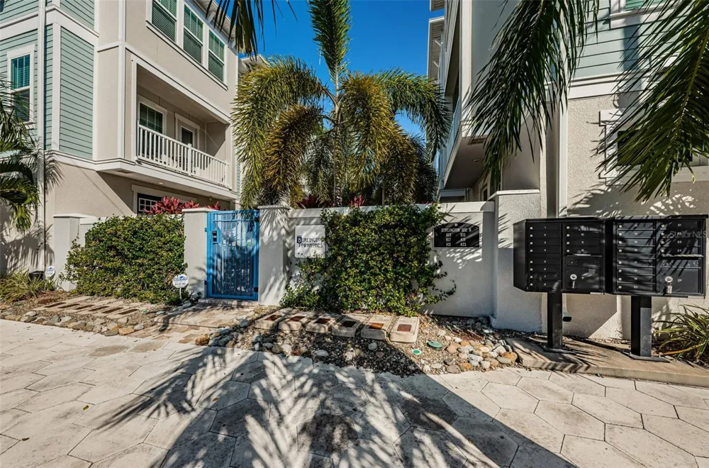 815 BURLINGTON AVENUE St Petersburg, FL 33701