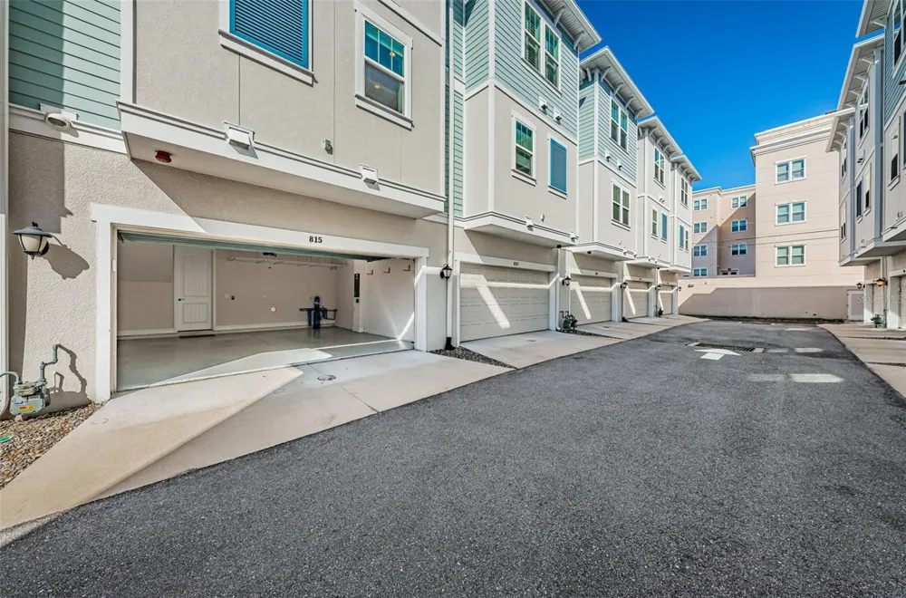 815 BURLINGTON AVENUE St Petersburg, FL 33701