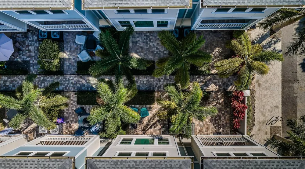 815 BURLINGTON AVENUE St Petersburg, FL 33701