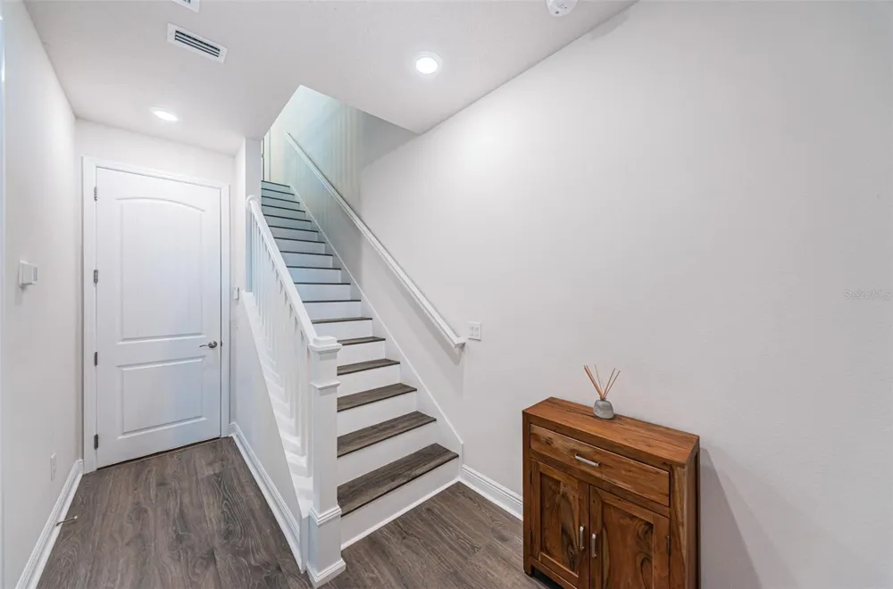 815 BURLINGTON AVENUE St Petersburg, FL 33701