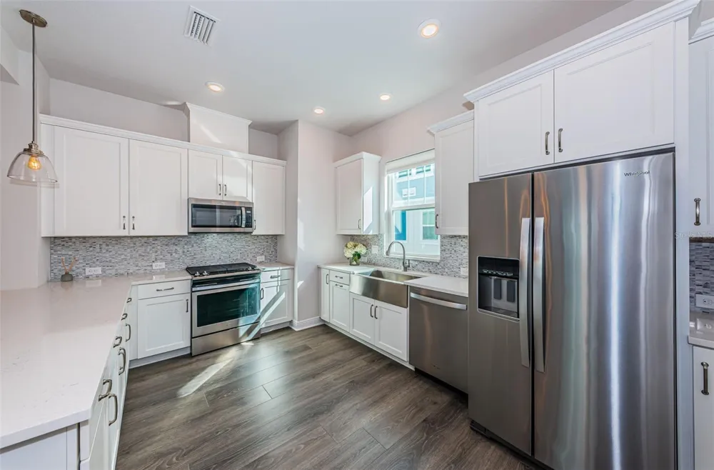 815 BURLINGTON AVENUE St Petersburg, FL 33701