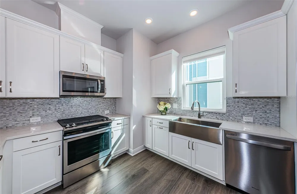 815 BURLINGTON AVENUE St Petersburg, FL 33701