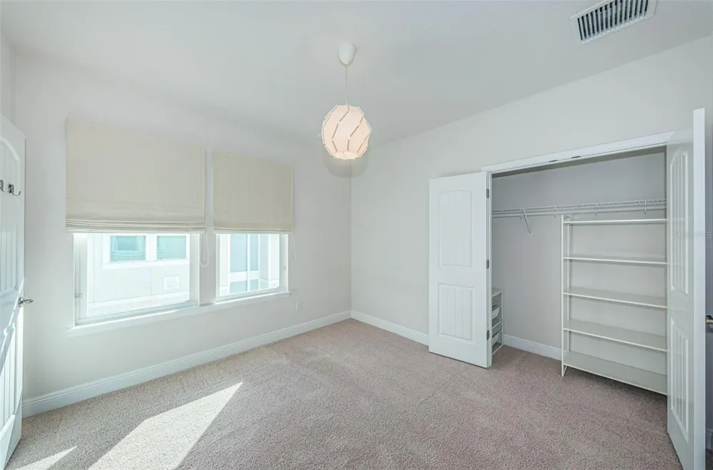 815 BURLINGTON AVENUE St Petersburg, FL 33701