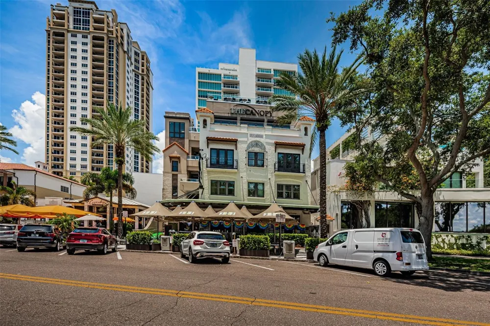 815 BURLINGTON AVENUE St Petersburg, FL 33701