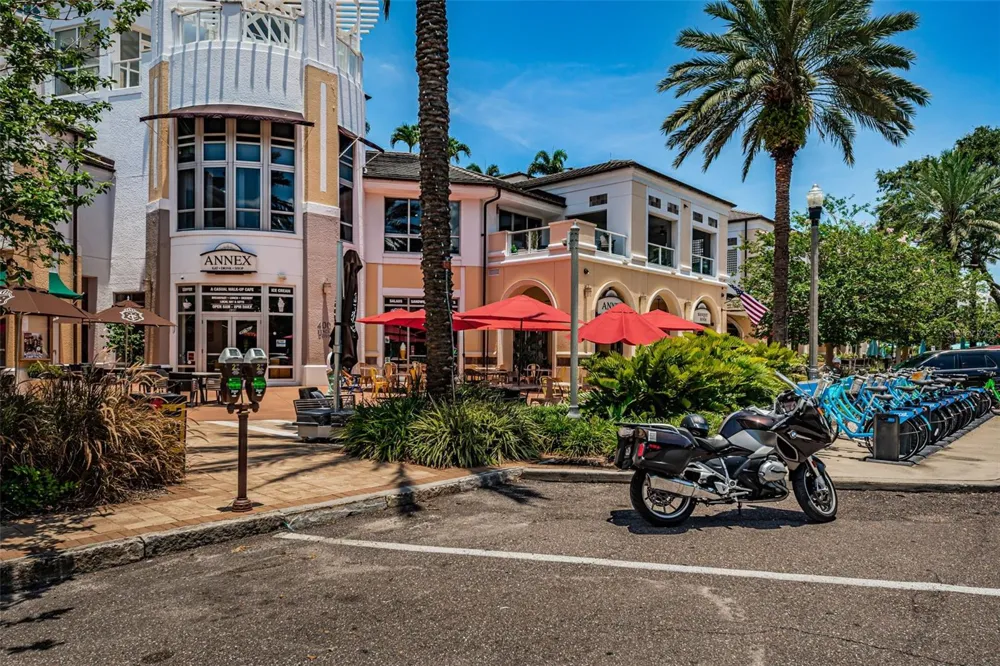 815 BURLINGTON AVENUE St Petersburg, FL 33701