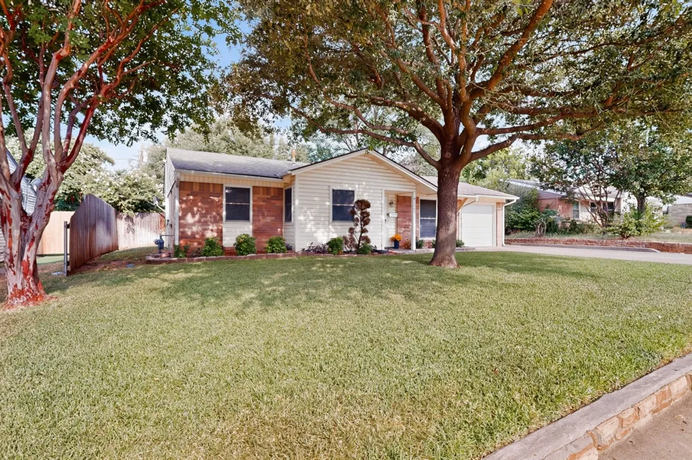 1207 Aransas Drive Euless, TX 76039