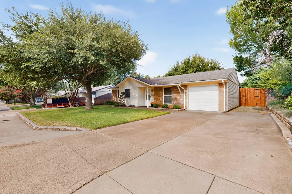 1207 Aransas Drive Euless, TX 76039