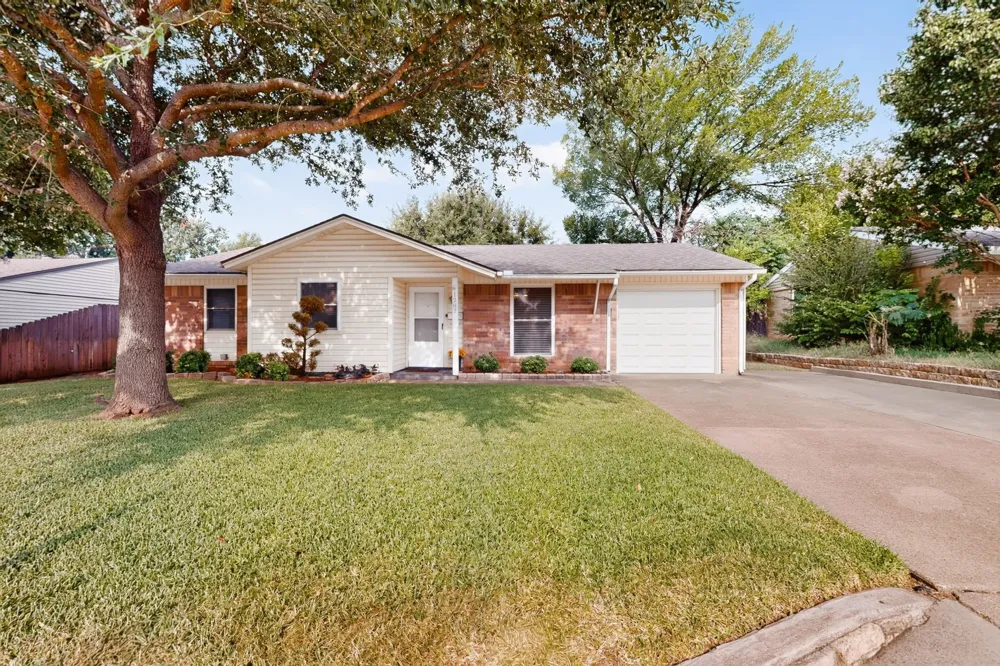 1207 Aransas Drive Euless, TX 76039