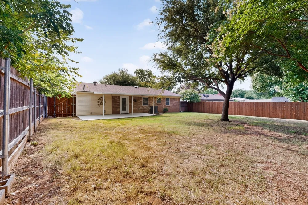 1207 Aransas Drive Euless, TX 76039