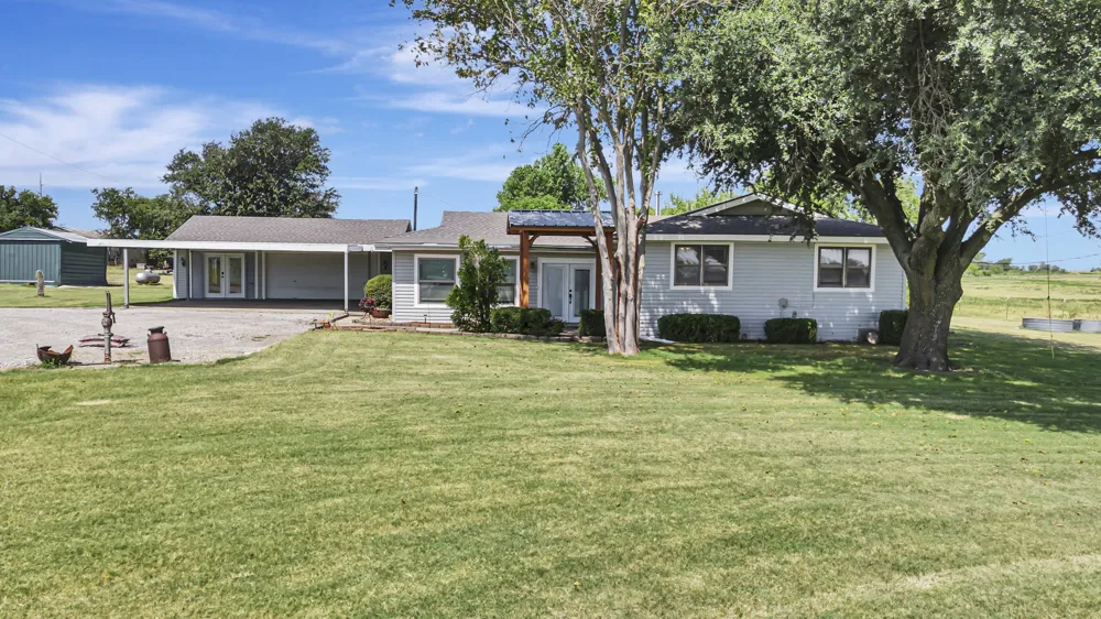 2561 County Road 248 Valley View, TX 76272