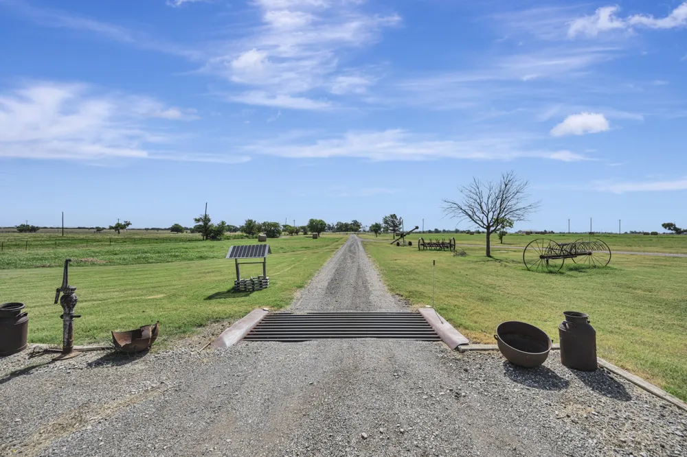 2561 County Road 248 Valley View, TX 76272