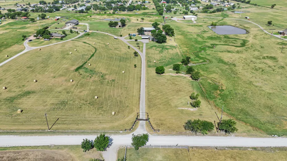 2561 County Road 248 Valley View, TX 76272