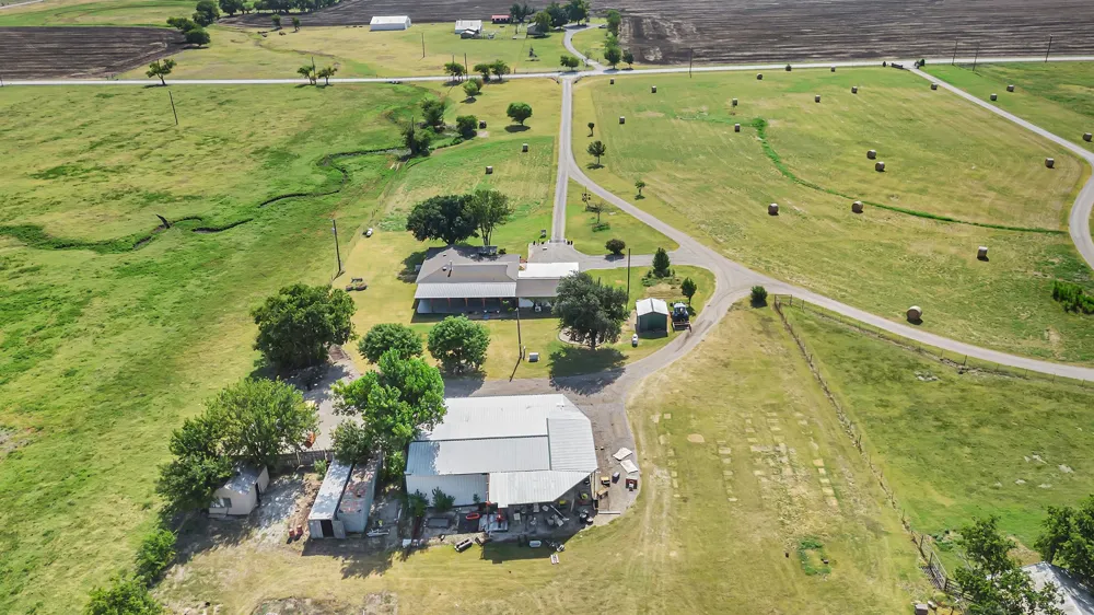 2561 County Road 248 Valley View, TX 76272