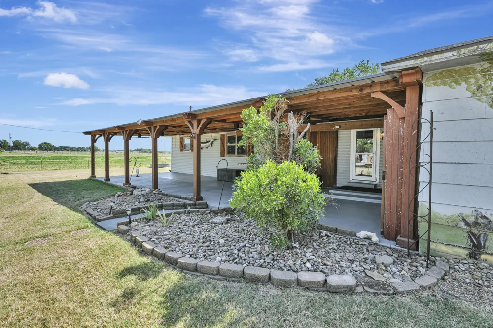 2561 County Road 248 Valley View, TX 76272
