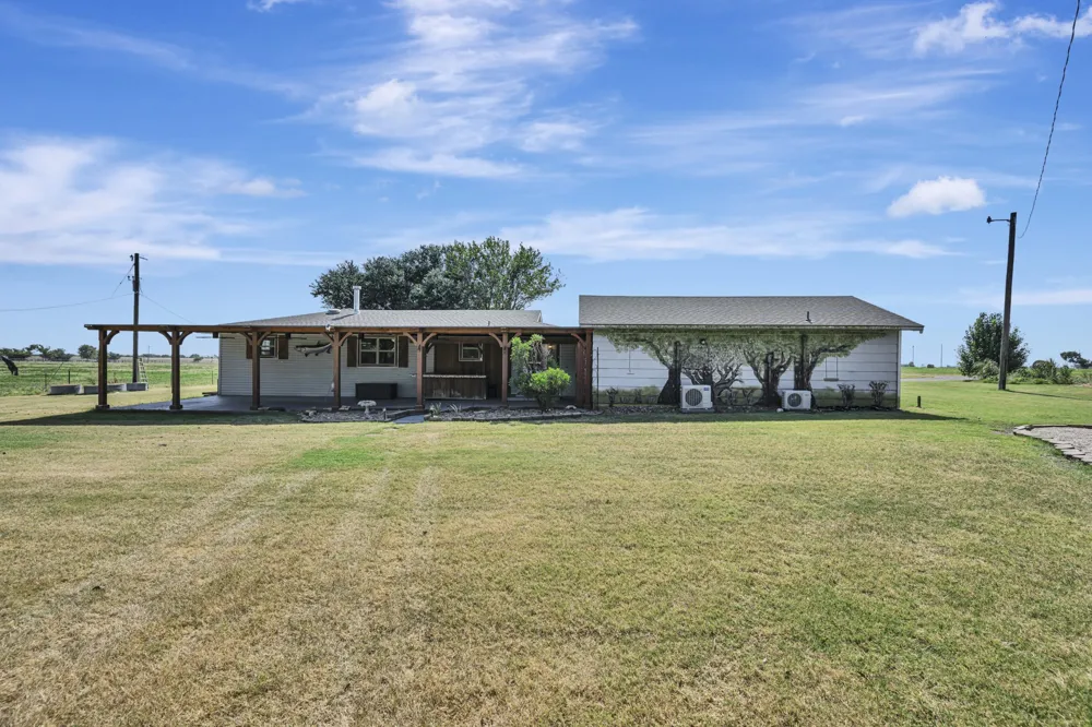 2561 County Road 248 Valley View, TX 76272