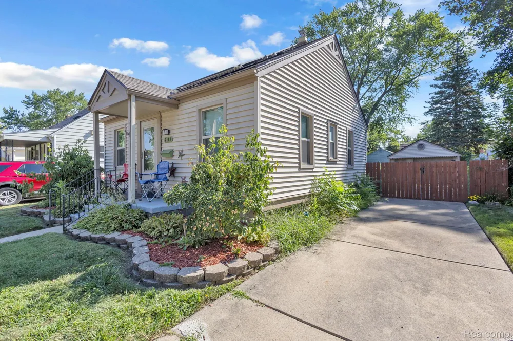 2129 Geneva Street Dearborn City, MI 48124