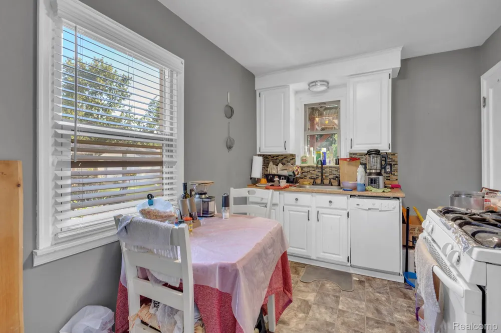 2129 Geneva Street Dearborn City, MI 48124
