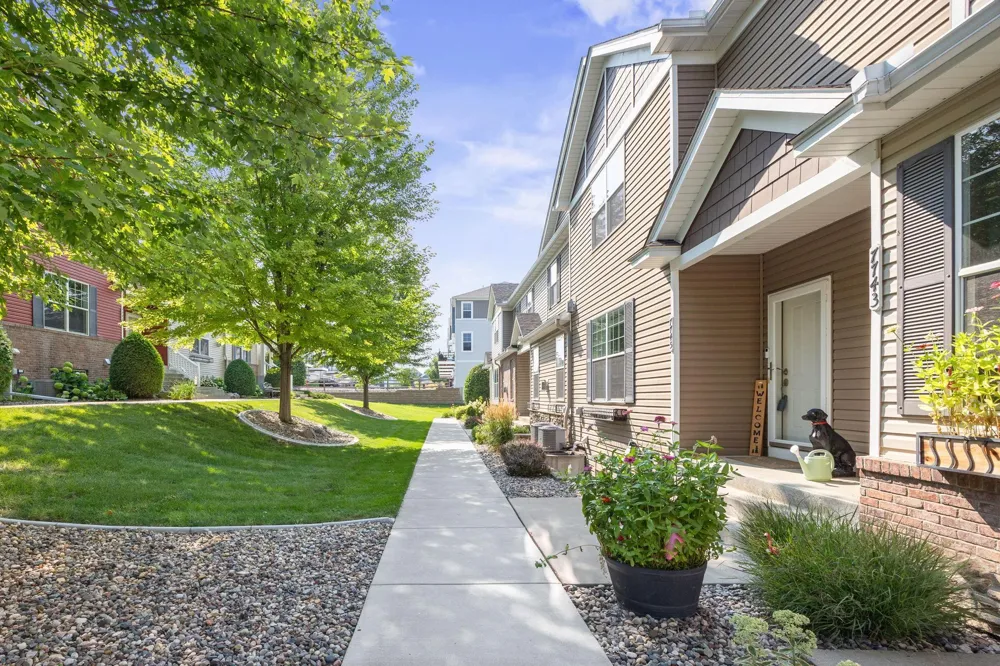 7745 Madelyn Creek Drive Victoria, MN 55386