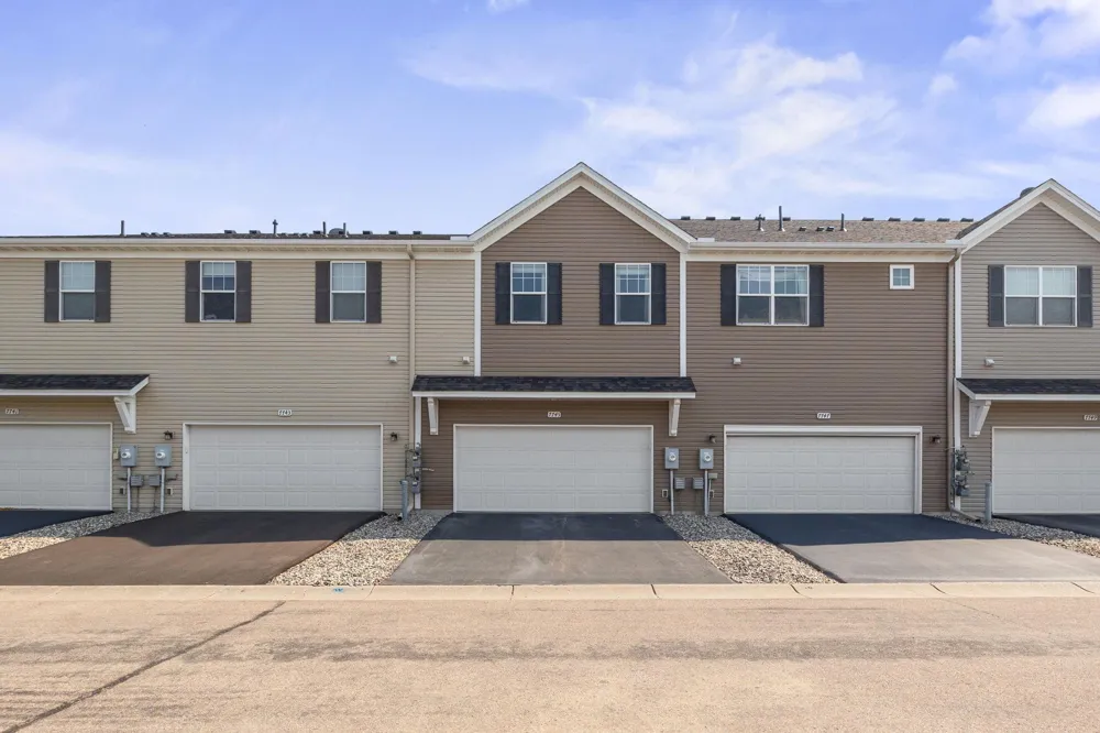 7745 Madelyn Creek Drive Victoria, MN 55386