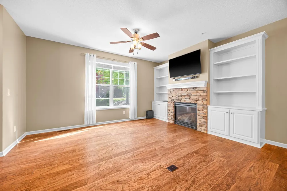 7745 Madelyn Creek Drive Victoria, MN 55386
