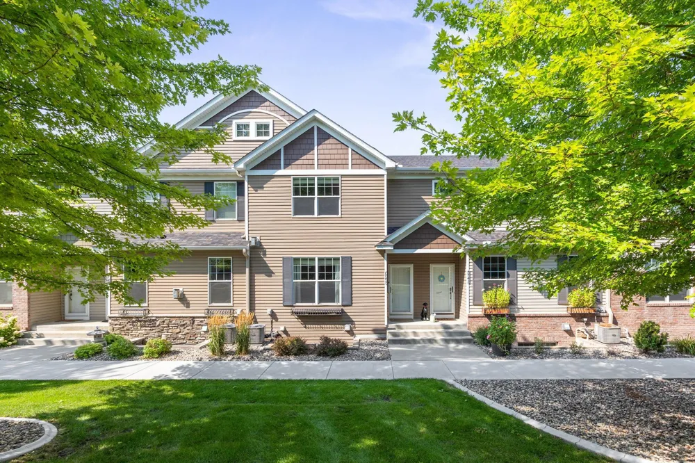 7745 Madelyn Creek Drive Victoria, MN 55386