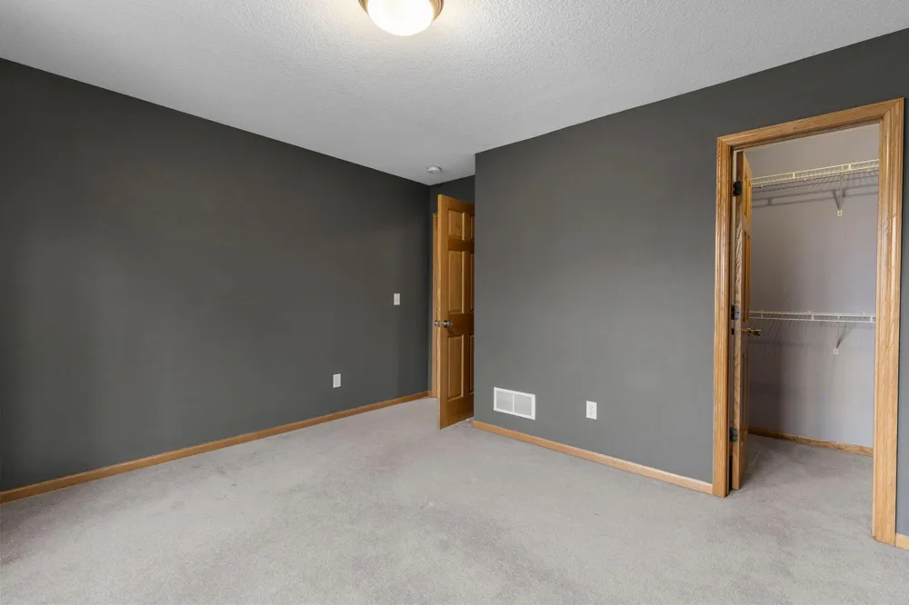 1080 82nd Street E Inver Grove Heights, MN 55077