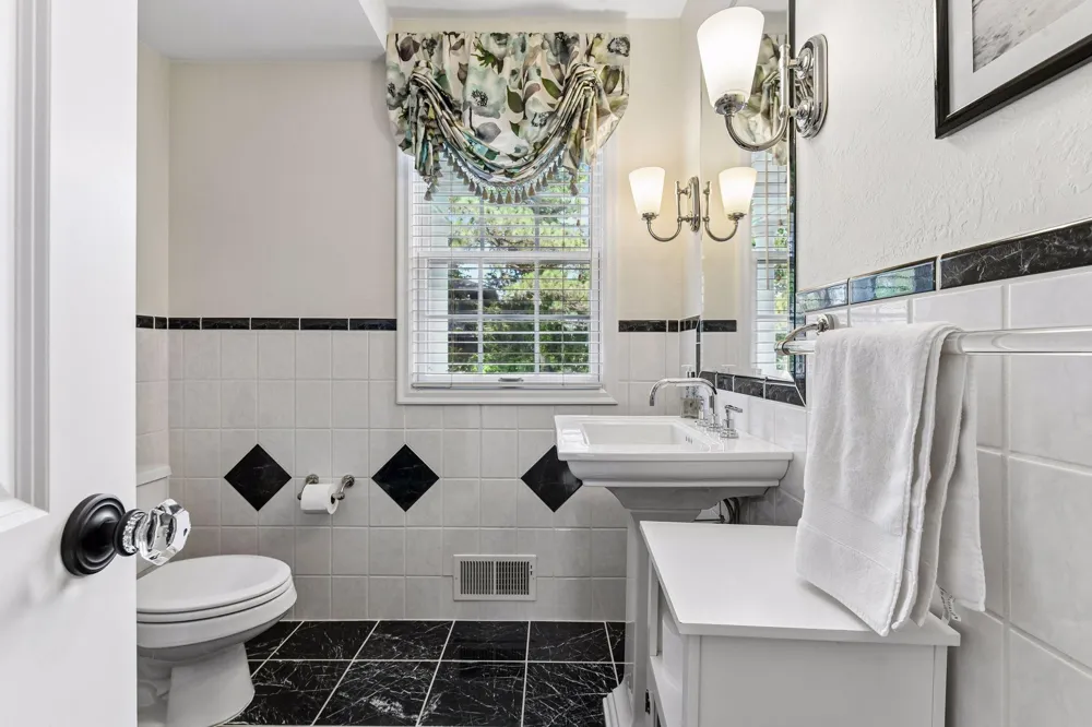 480 Highcroft Road Wayzata, MN 55391
