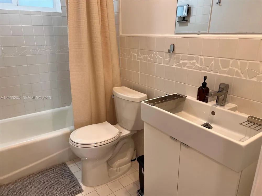 240 Galen Dr #302 Key Biscayne, FL 33149