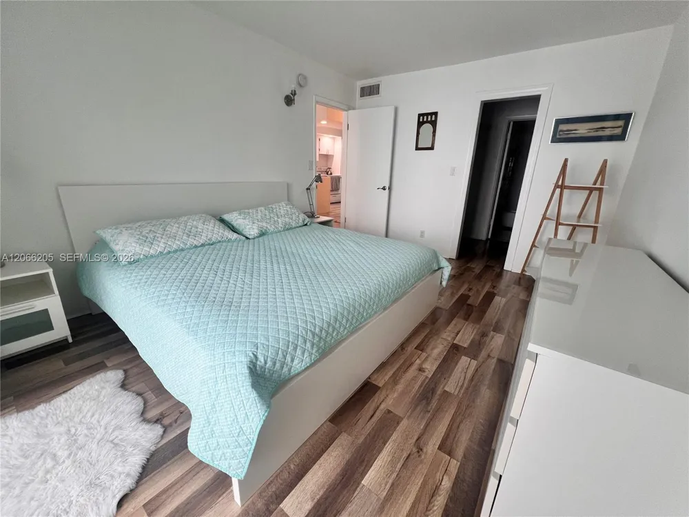 240 Galen Dr #302 Key Biscayne, FL 33149